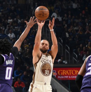 如意体育-库里17分拒绝逆转！献关键攻传引8-0制胜高潮 率勇士终结4连败|斯蒂芬·库里|国王|NBA常规赛|金州勇士队|nba_新浪体育_新浪新闻