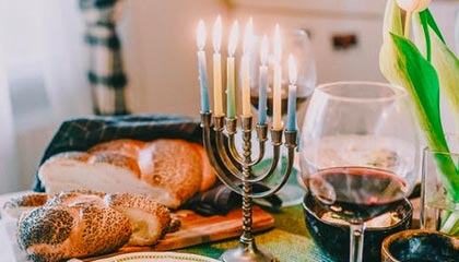 政府工作报告明确支持推广春秋假！多地中小学生将在4月1日首批“喜提”春假，成都出发飞丽江、三亚机票量已激增5倍